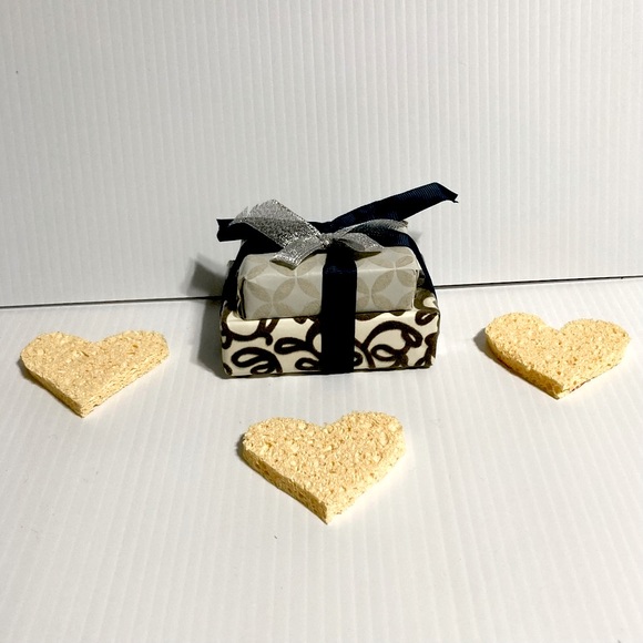 Gift Set HEART Shaped Sponges Bath Soaps Snowy Apple Scent - Picture 11 of 12